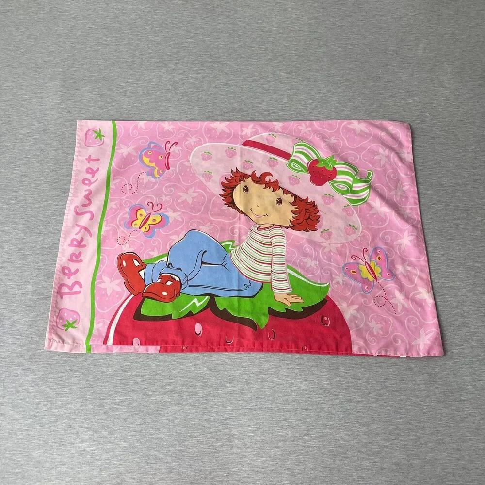 Strawberry Shortcake Y2K Vintage 2000s Pink Graphic Pillowcase